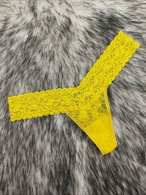 NWOT Victoria’s Secret The Lacie Stretch Lace Bright Yellow Thong Panty OSFA